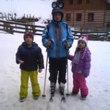 Eva a její děti na lyžích